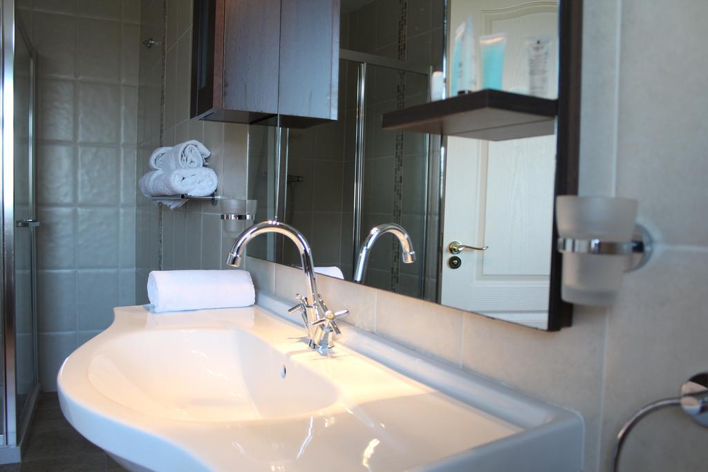 Connemara Lake Hotel อูคเทอราร์ด ห้อง รูปภาพ